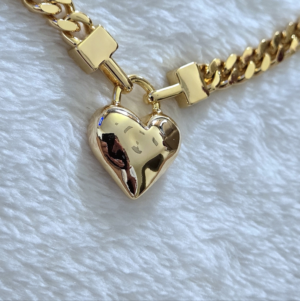 Eye👁 Candy🍬 Gold💛 Flat Cuban🇨🇺 Link Chain⛓️ With Heart♥️ Pendant - NWT - Picture 2 of 16